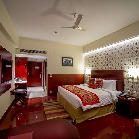 Ramada By Wyndham Jaipur Jaisinghpura Hotel Екстериор снимка