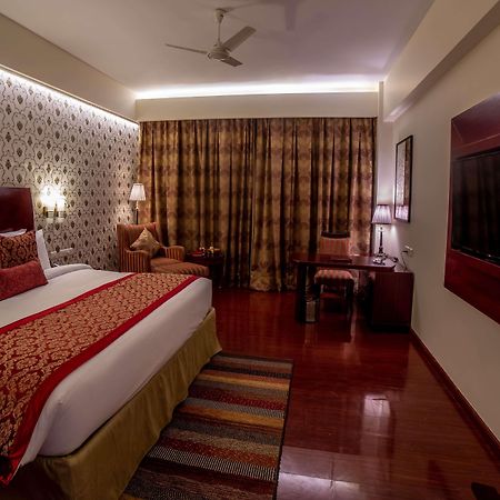 Ramada By Wyndham Jaipur Jaisinghpura Hotel Екстериор снимка