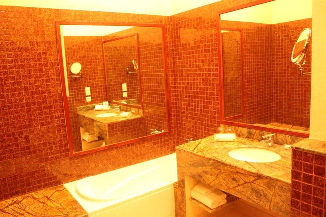 Ramada By Wyndham Jaipur Jaisinghpura Hotel Екстериор снимка
