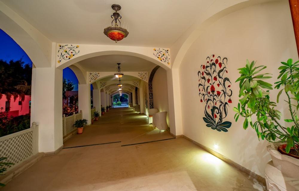 Ramada By Wyndham Jaipur Jaisinghpura Hotel Екстериор снимка