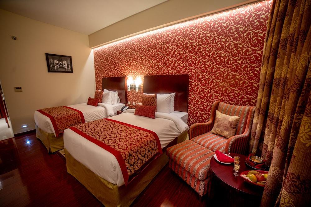 Ramada By Wyndham Jaipur Jaisinghpura Hotel Екстериор снимка