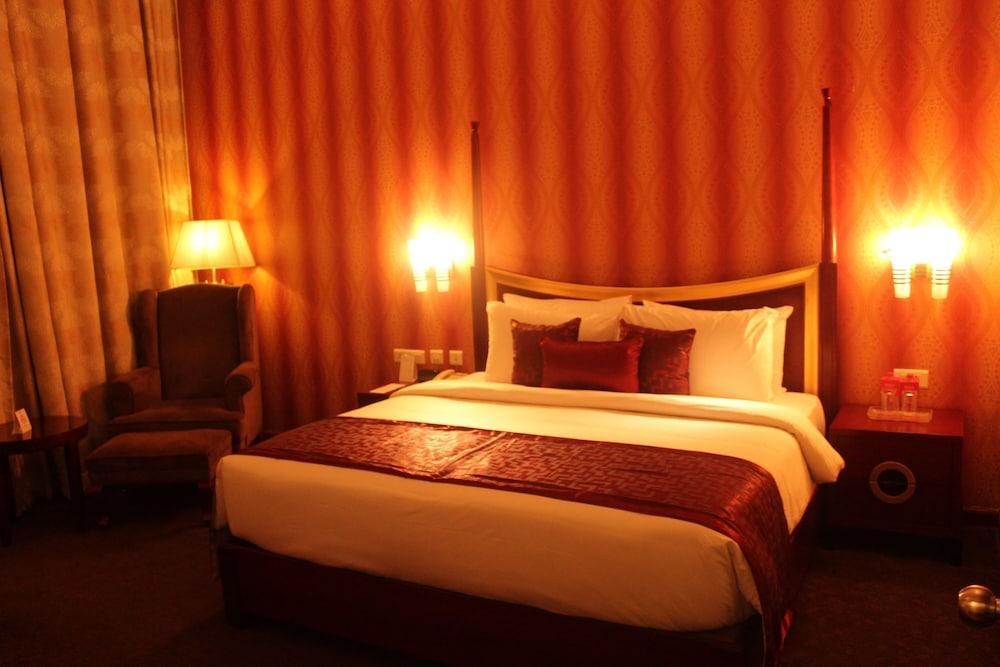 Ramada By Wyndham Jaipur Jaisinghpura Hotel Екстериор снимка
