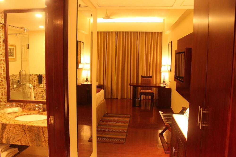 Ramada By Wyndham Jaipur Jaisinghpura Hotel Екстериор снимка