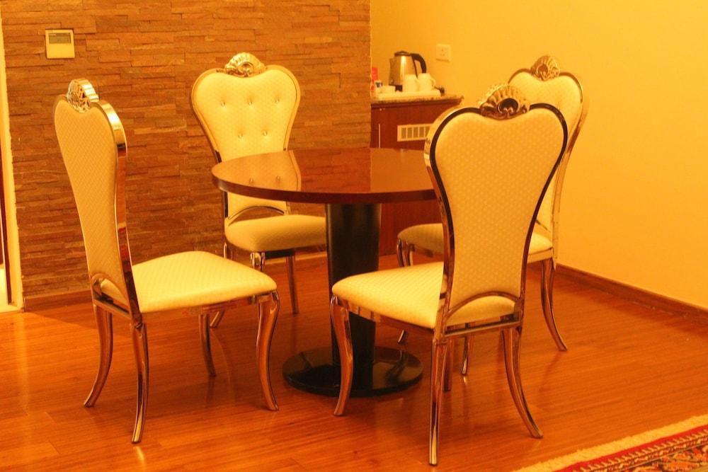 Ramada By Wyndham Jaipur Jaisinghpura Hotel Екстериор снимка