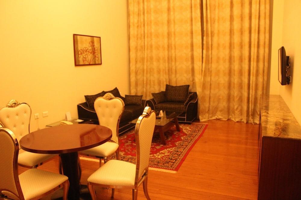 Ramada By Wyndham Jaipur Jaisinghpura Hotel Екстериор снимка