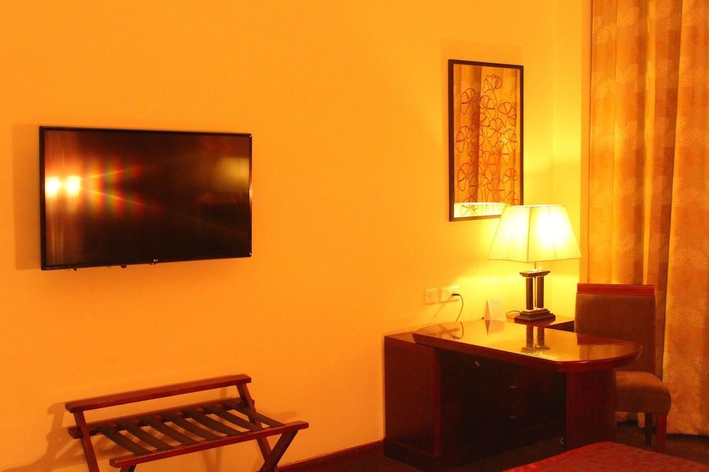 Ramada By Wyndham Jaipur Jaisinghpura Hotel Екстериор снимка