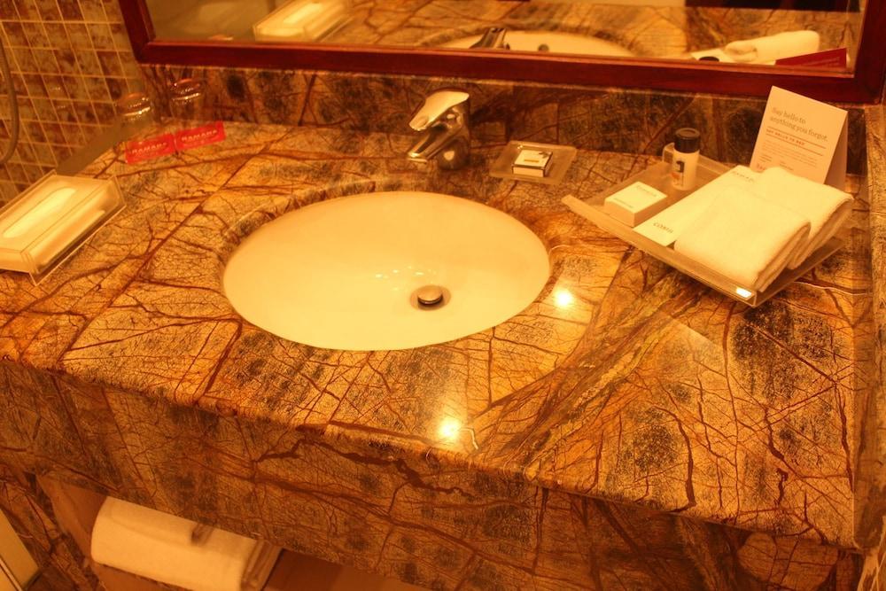 Ramada By Wyndham Jaipur Jaisinghpura Hotel Екстериор снимка