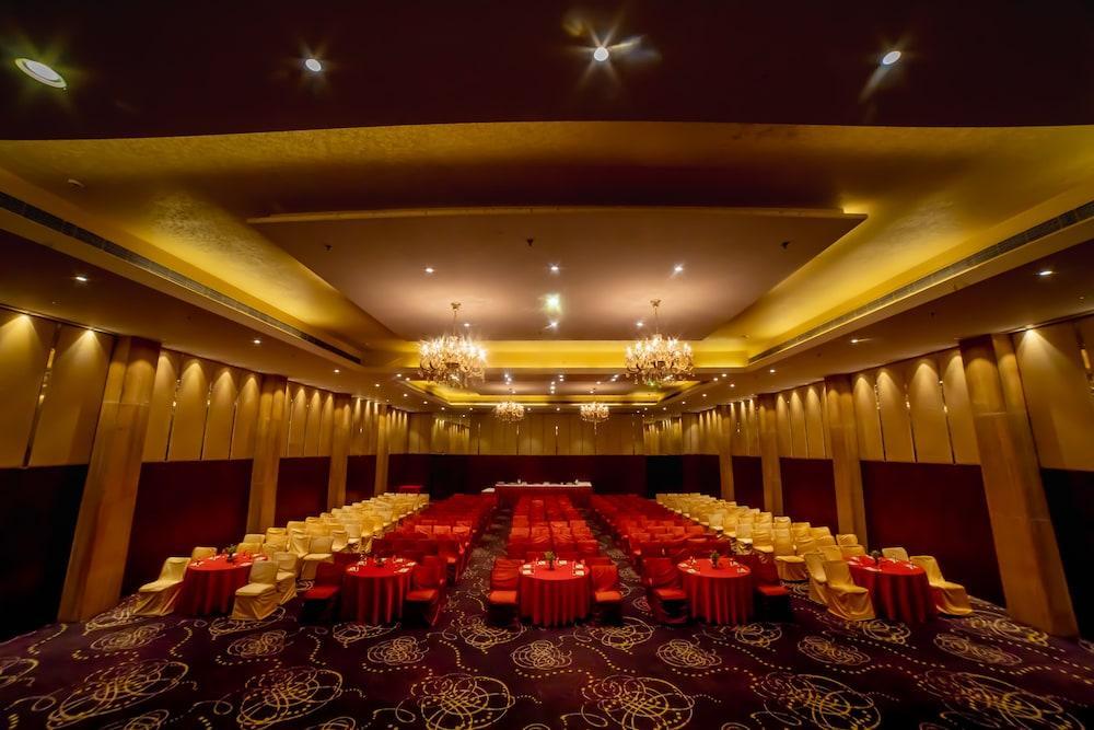 Ramada By Wyndham Jaipur Jaisinghpura Hotel Екстериор снимка