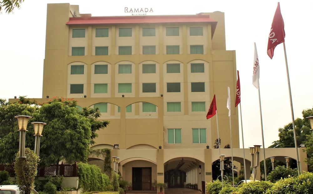 Ramada By Wyndham Jaipur Jaisinghpura Hotel Екстериор снимка