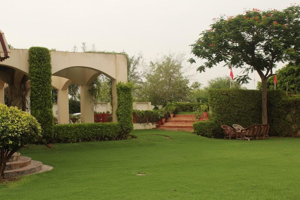 Ramada By Wyndham Jaipur Jaisinghpura Hotel Екстериор снимка