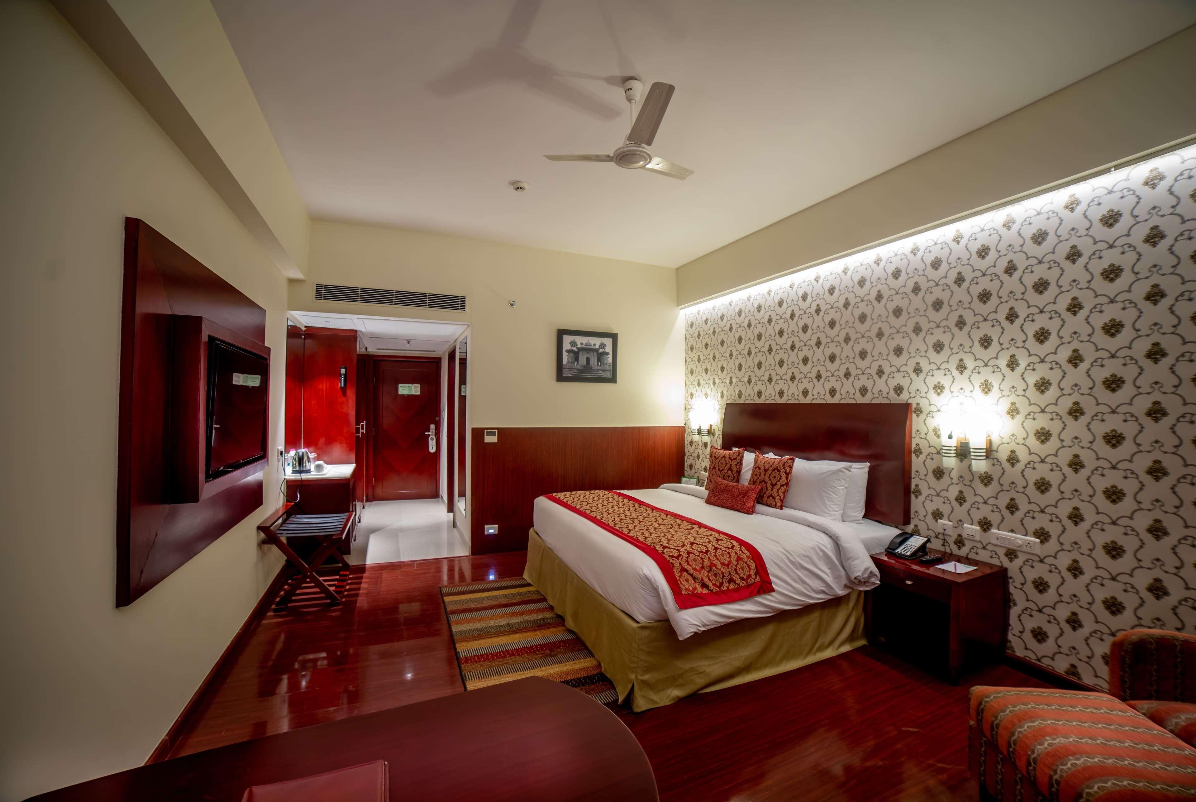 Ramada By Wyndham Jaipur Jaisinghpura Hotel Екстериор снимка