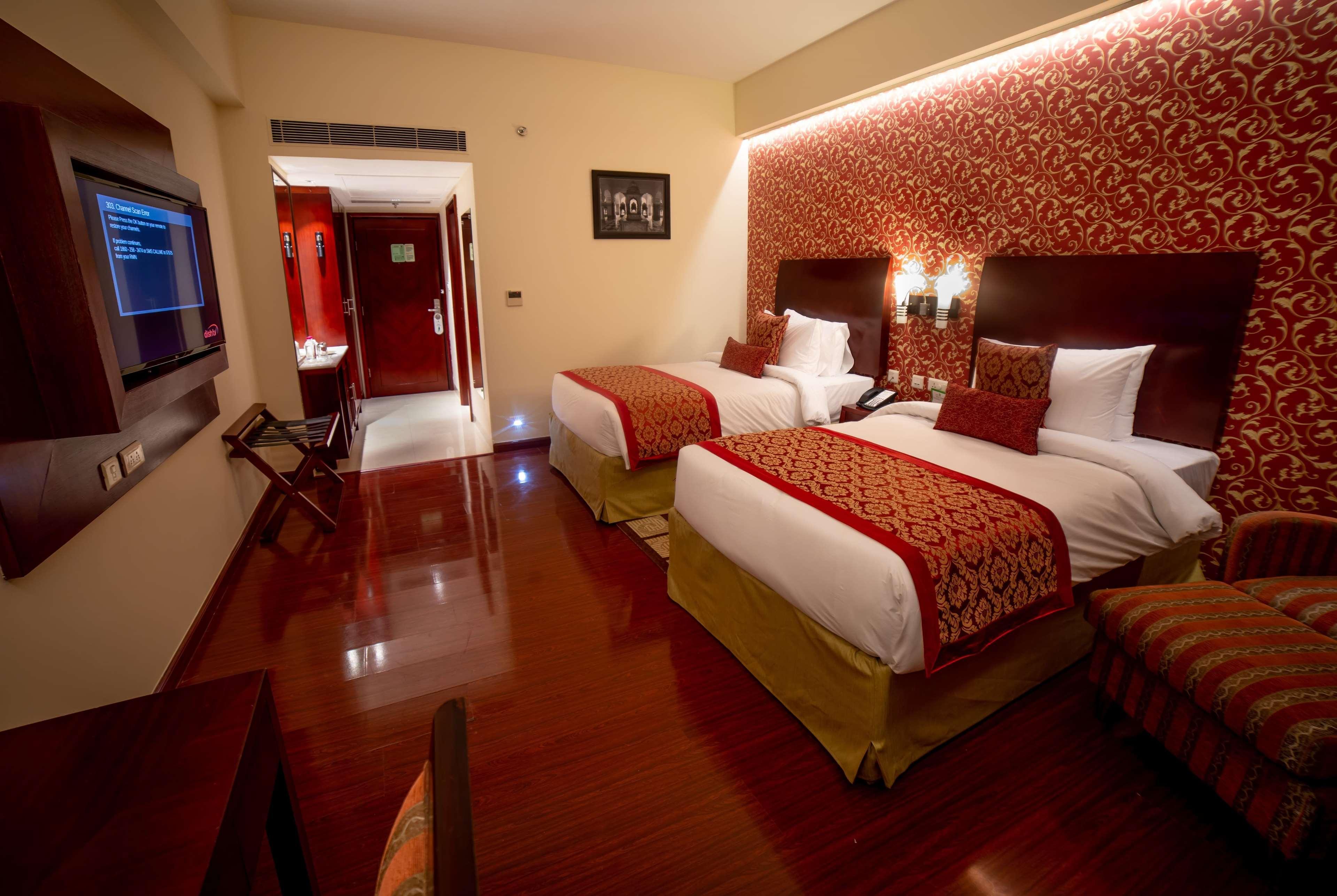 Ramada By Wyndham Jaipur Jaisinghpura Hotel Екстериор снимка
