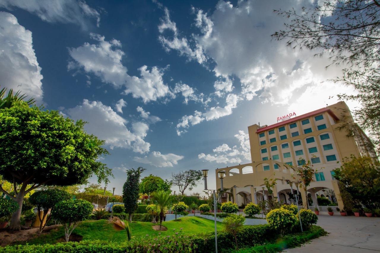 Ramada By Wyndham Jaipur Jaisinghpura Hotel Екстериор снимка