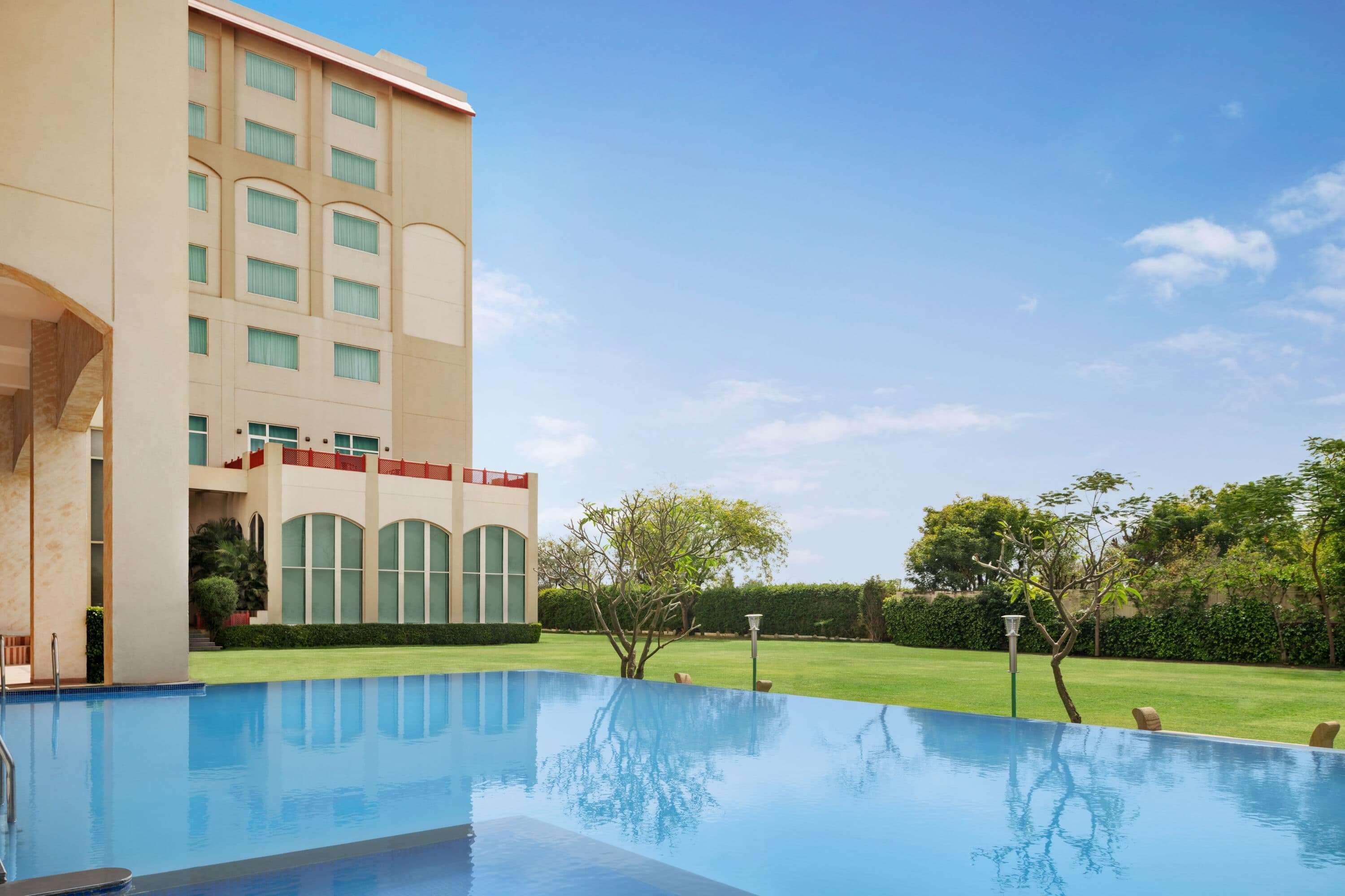 Ramada By Wyndham Jaipur Jaisinghpura Hotel Екстериор снимка
