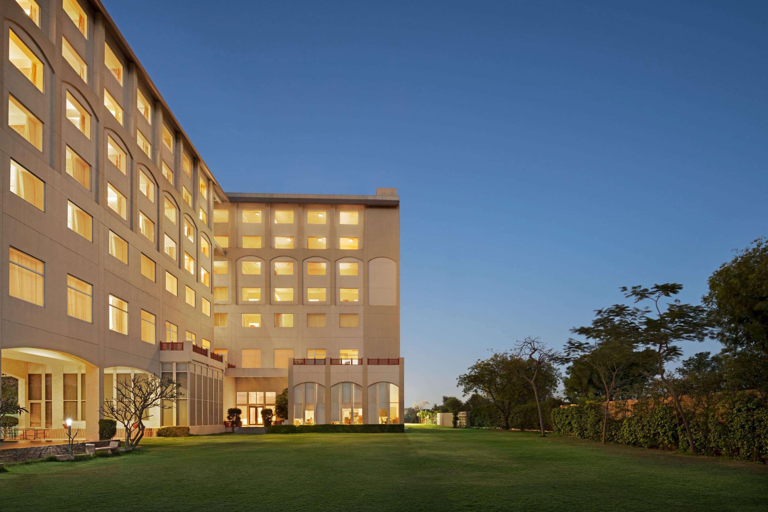 Ramada By Wyndham Jaipur Jaisinghpura Hotel Екстериор снимка