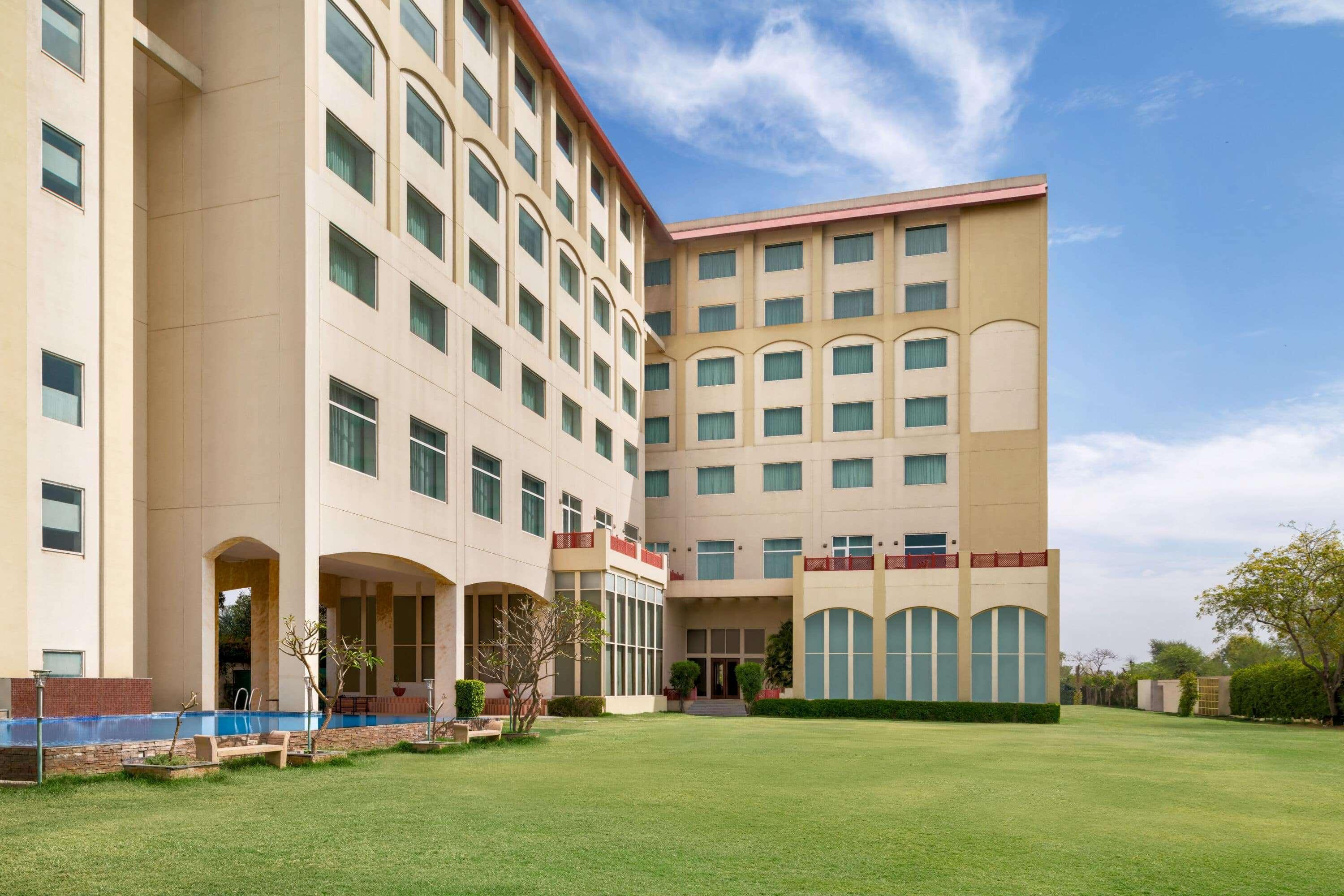 Ramada By Wyndham Jaipur Jaisinghpura Hotel Екстериор снимка