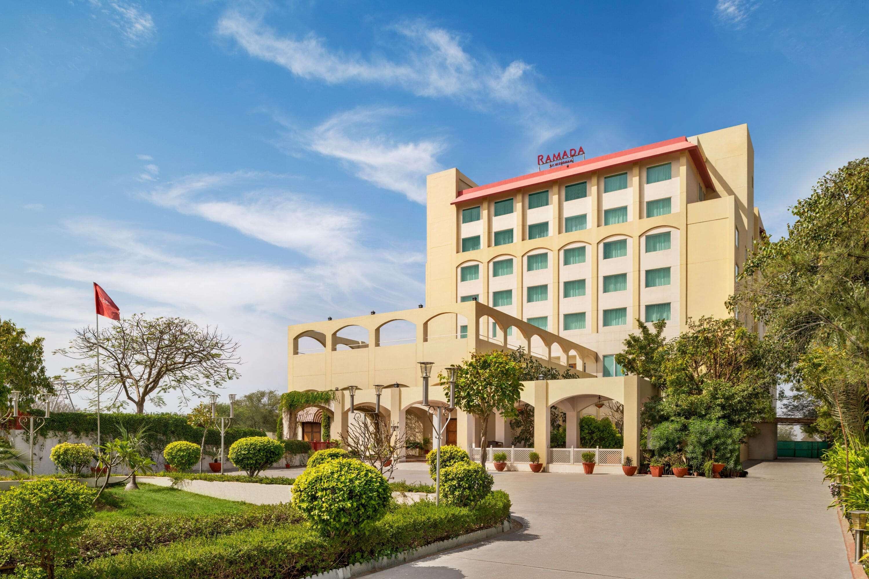 Ramada By Wyndham Jaipur Jaisinghpura Hotel Екстериор снимка