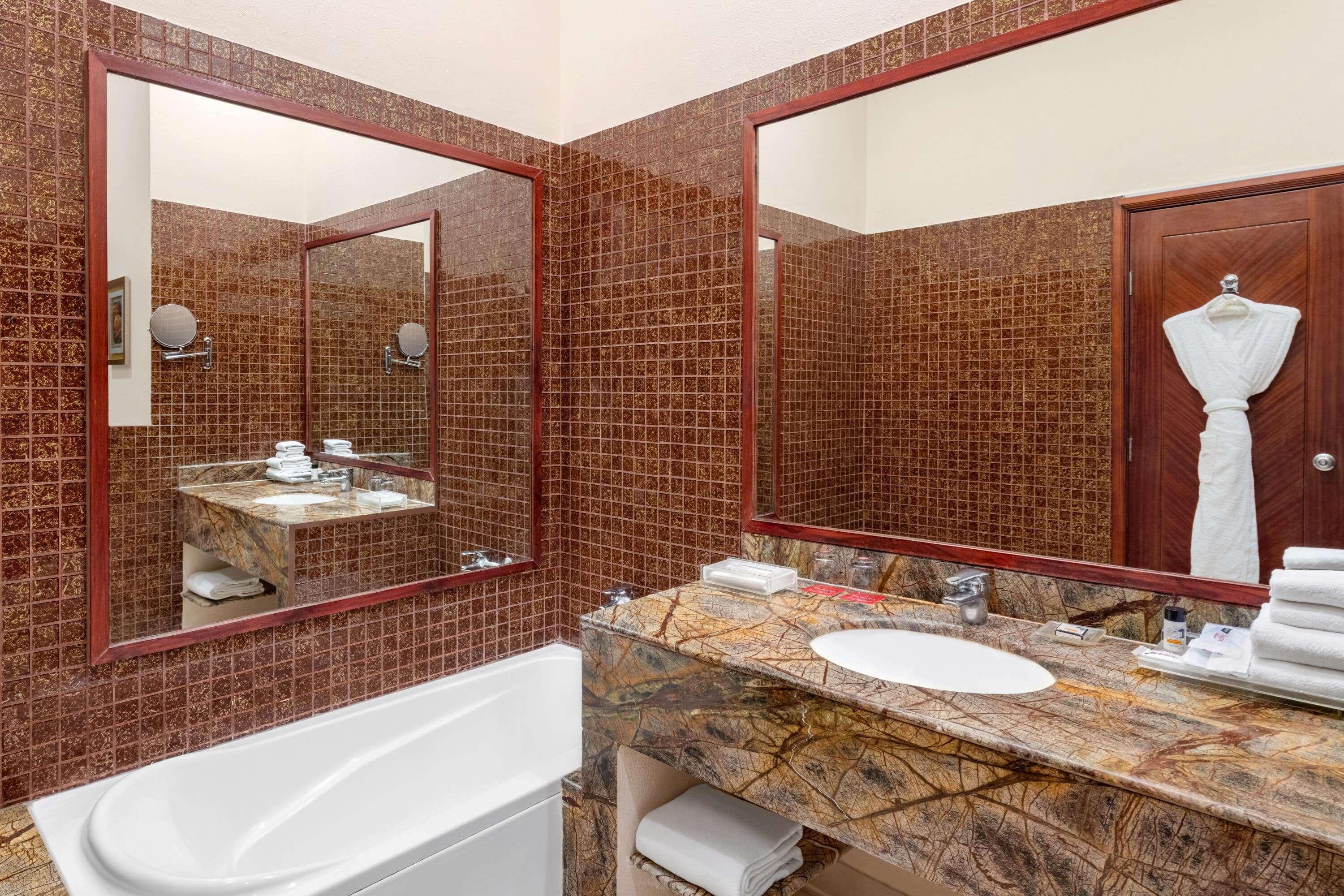 Ramada By Wyndham Jaipur Jaisinghpura Hotel Екстериор снимка