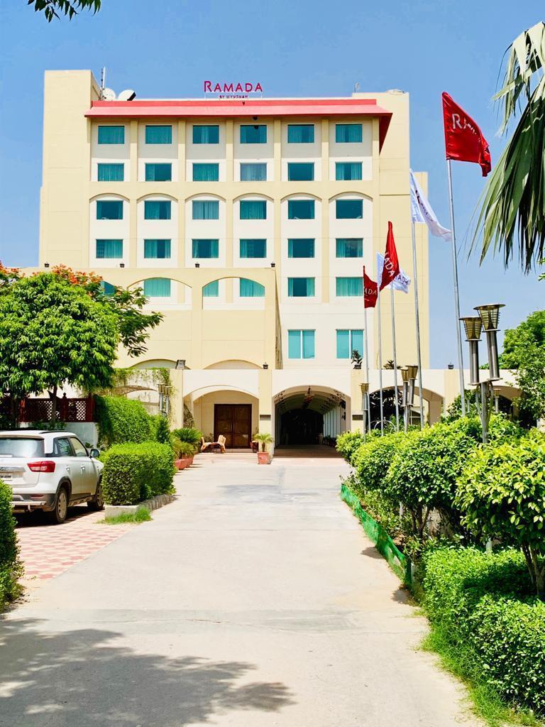 Ramada By Wyndham Jaipur Jaisinghpura Hotel Екстериор снимка