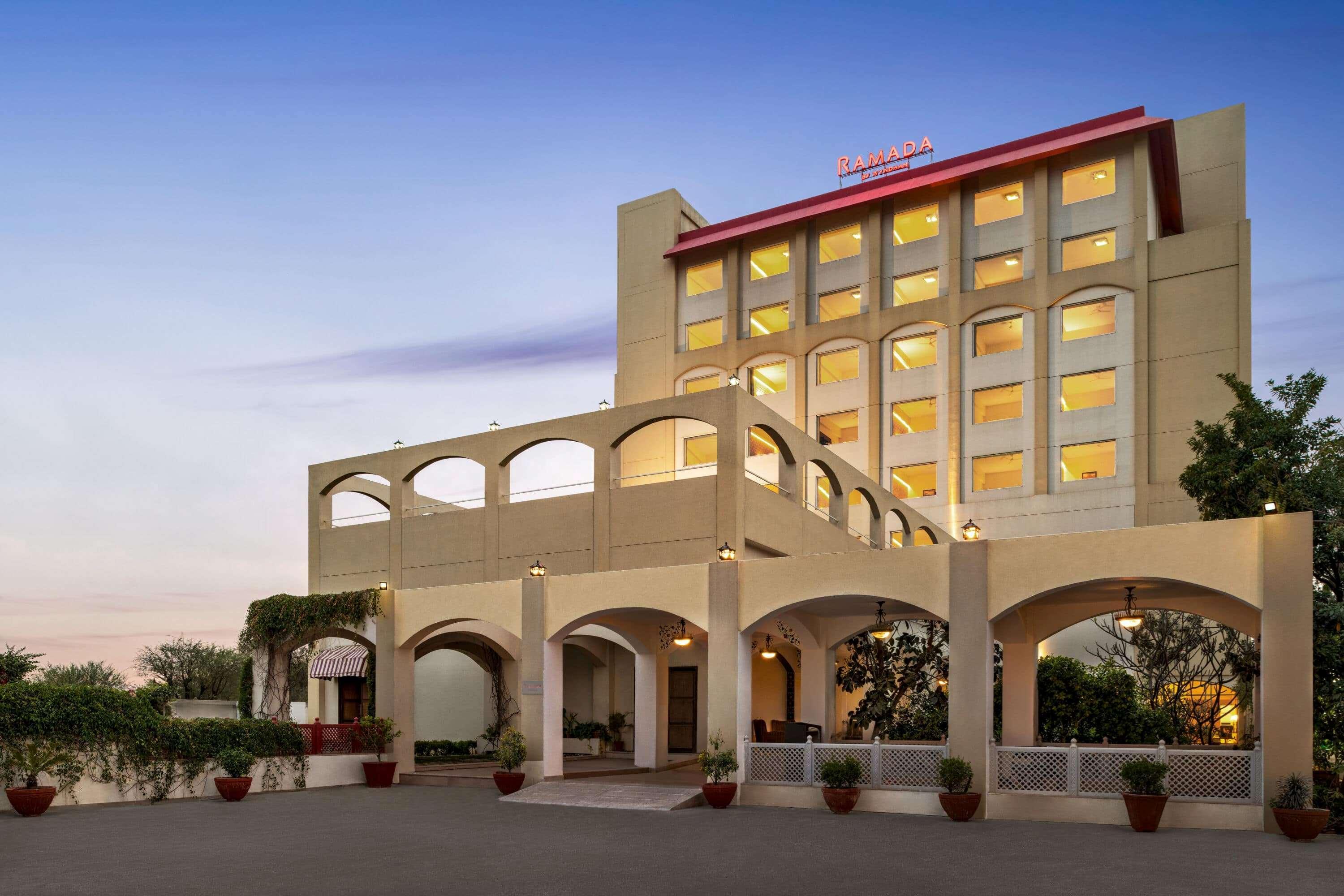 Ramada By Wyndham Jaipur Jaisinghpura Hotel Екстериор снимка